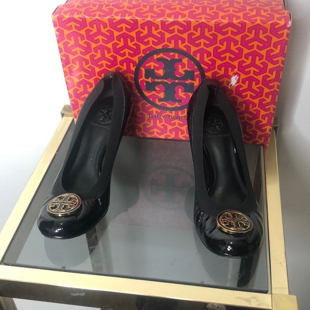 Tory Burch black patten leather kitten heel pumps size 7.5 with box